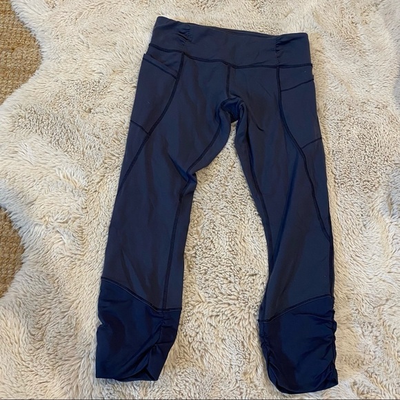 Lululemon Blue Ruched practice daily Crop Leggings 8 - Picture 6 of 12